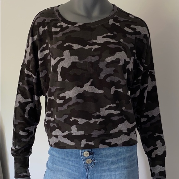 Express Tops - NWT Long Sleeve Black & Gray Camo Top - XS